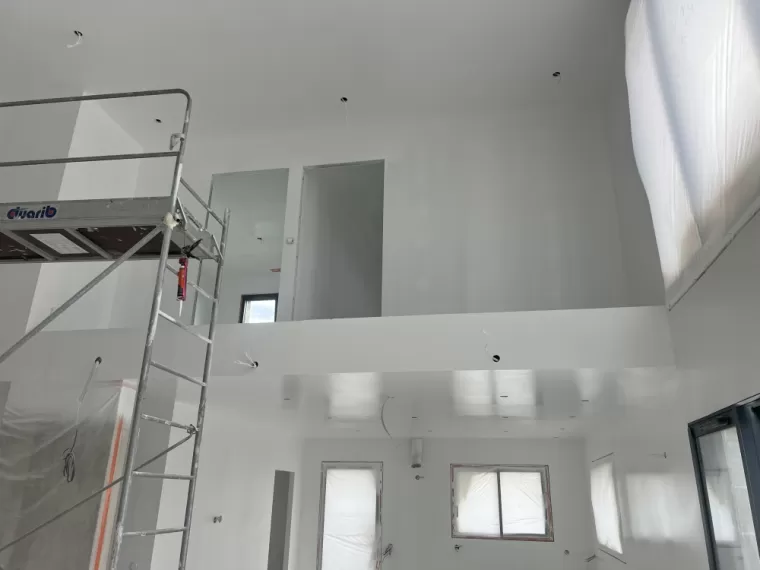 Peinture de finition à l'airless, maison neuve à Mornant