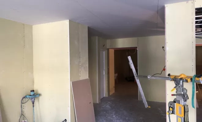 Rénovation en plâtrerie peinture d'un magasin à Saint-Galmier